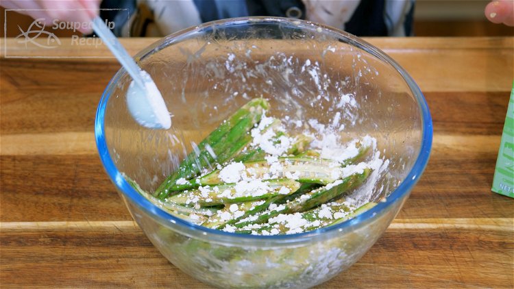 Image of Sprinkle 4 Tbsps of cornstarch in batches and stir thoroughly....