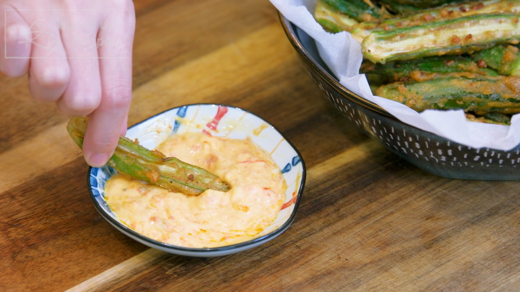Image of Serve the okra with your favorite dipping sauce. I just simply mix 1.5 tbsps of mayonnaise with 1/2 tbsp of chili sauce.