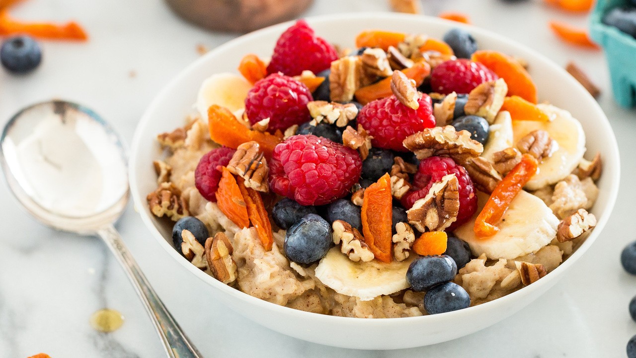 Image of Fruit and Nut Oatmeal