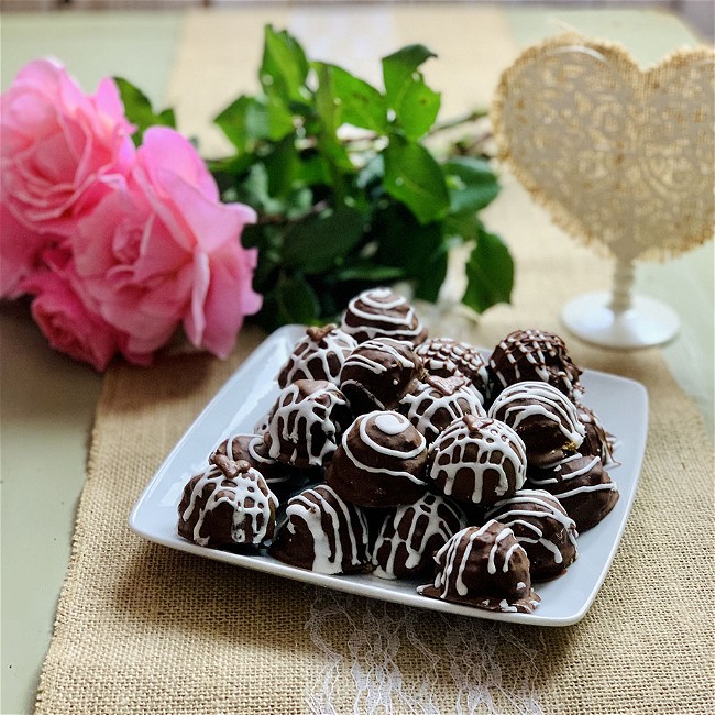 Image of CAROB CAKE BITES