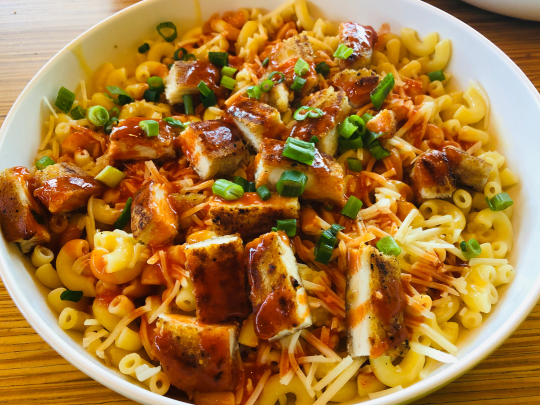 Buffalo Chicken Mac and Cheese Bake