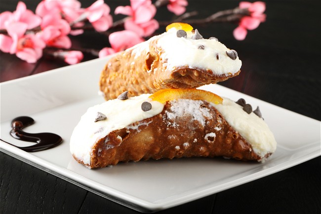 Image of Golden Crisp Cannoli