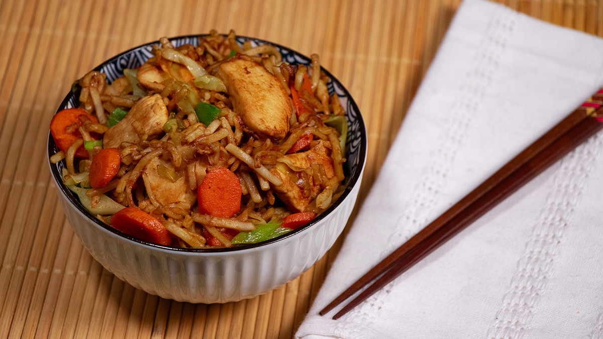 Quick and Easy Halal Chicken Lo Mein