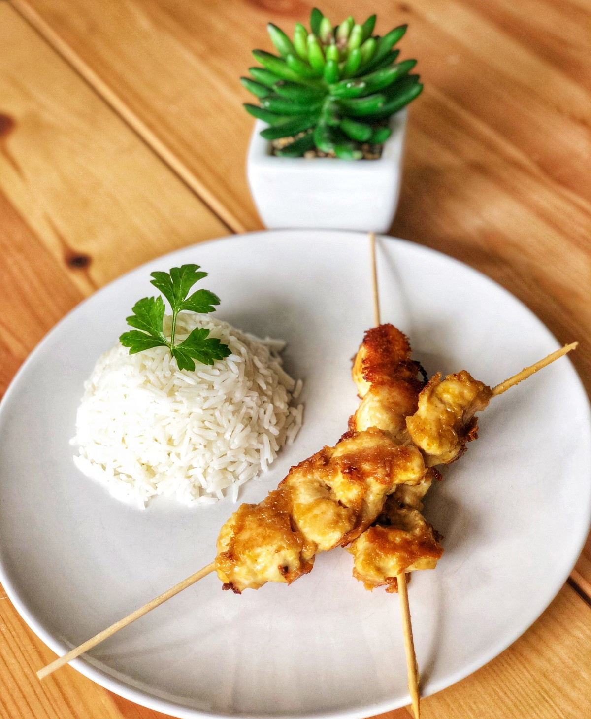 Brochettes de poulet au beurre de cacahuète healthy