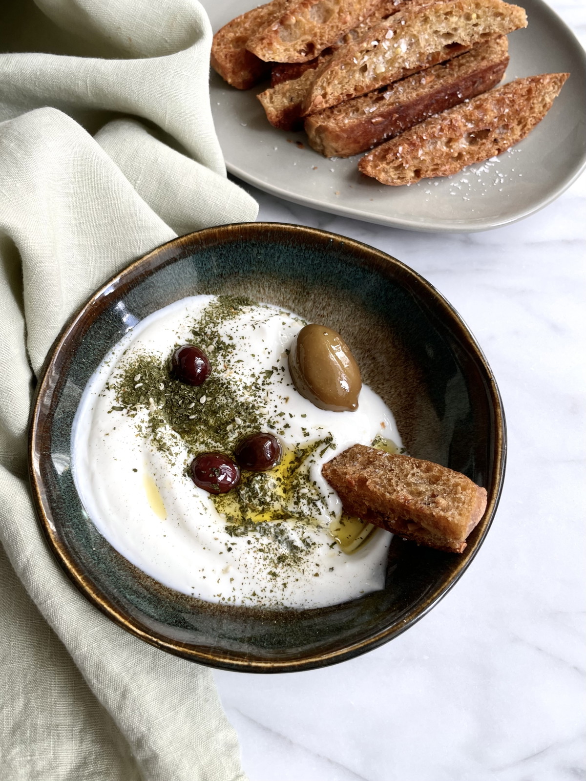 Krydret dip med italiensk topping