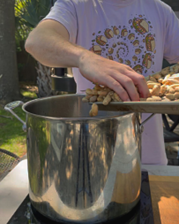 Image of Give your peanuts a quick rinse, then put them in a large pot and cover with water until peanuts fully float