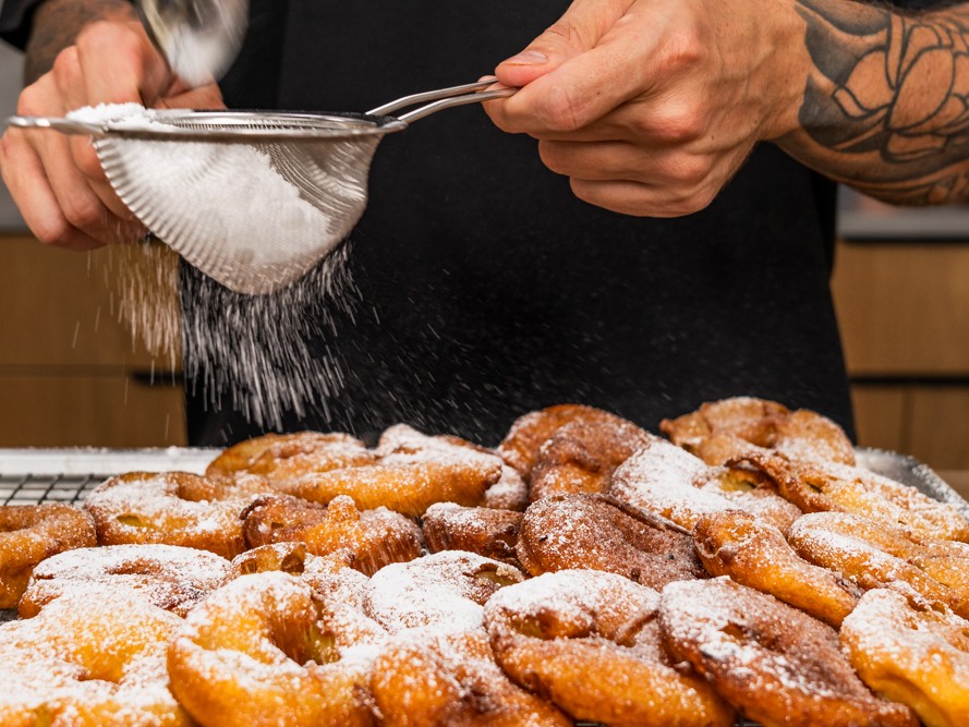 Andy Cooks - Appelbeignets