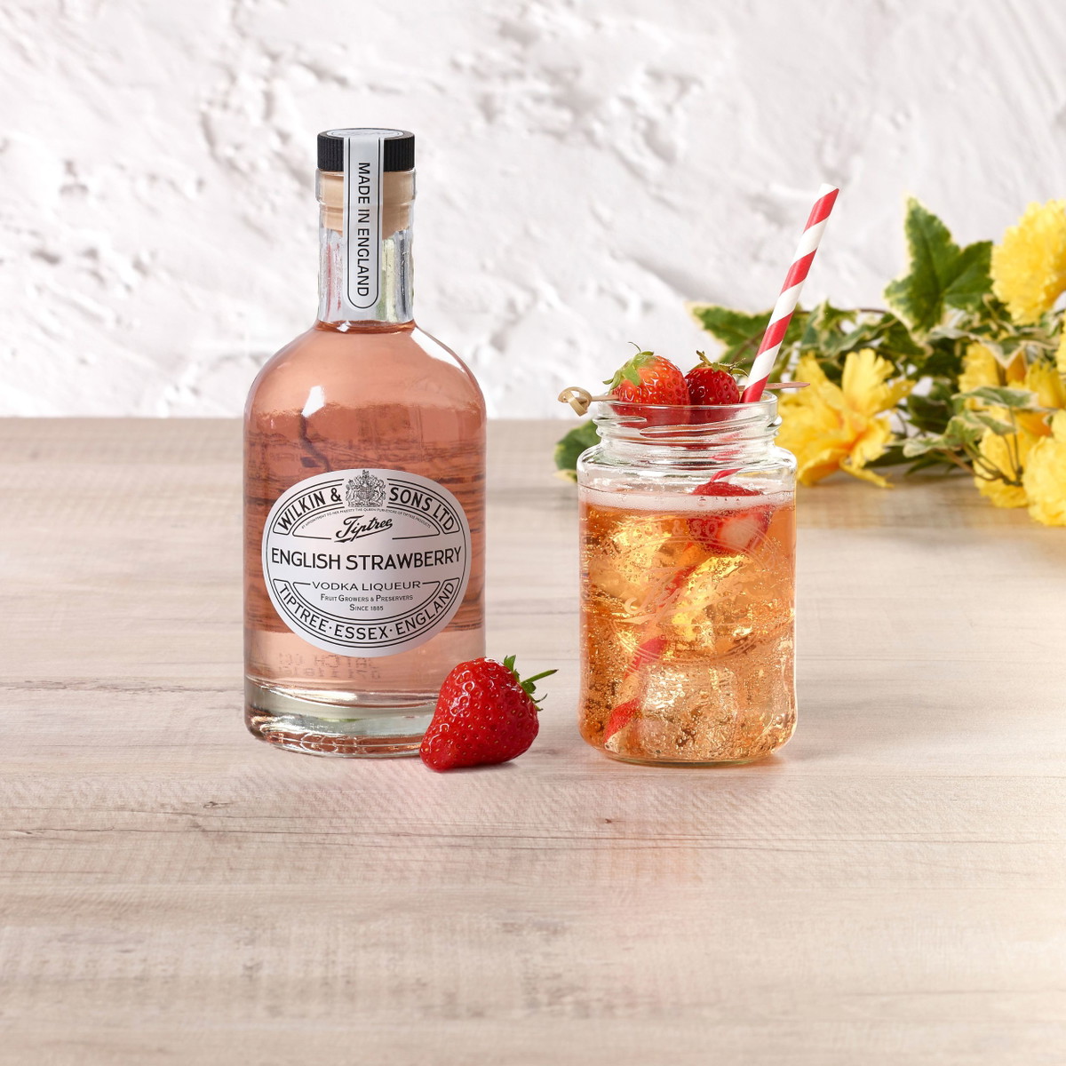 Strawberries and Cream Soda Vodka Fizz