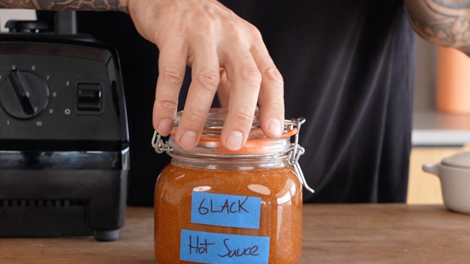 Image of 6black hot sauce