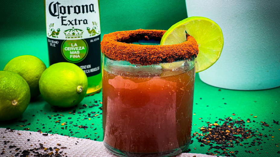 Image of Die Kunst der Michelada Cubana: Genuss des erfrischenden mexikanischen Biercocktails