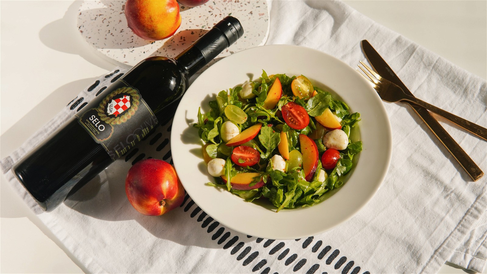 Image of Croatian Arugula Nectarine Summer Salad