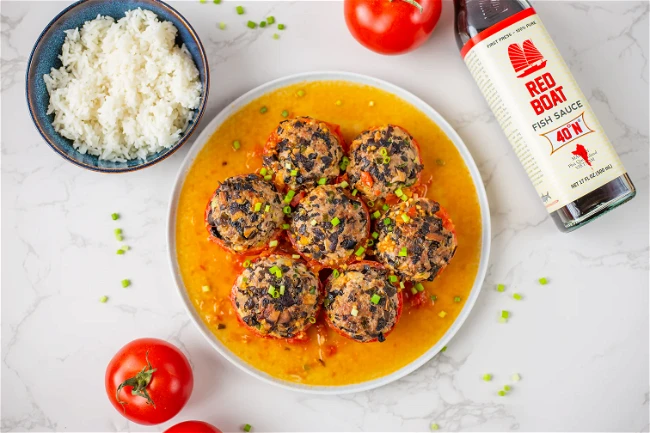 Image of Vietnamese pork-stuffed tomatoes