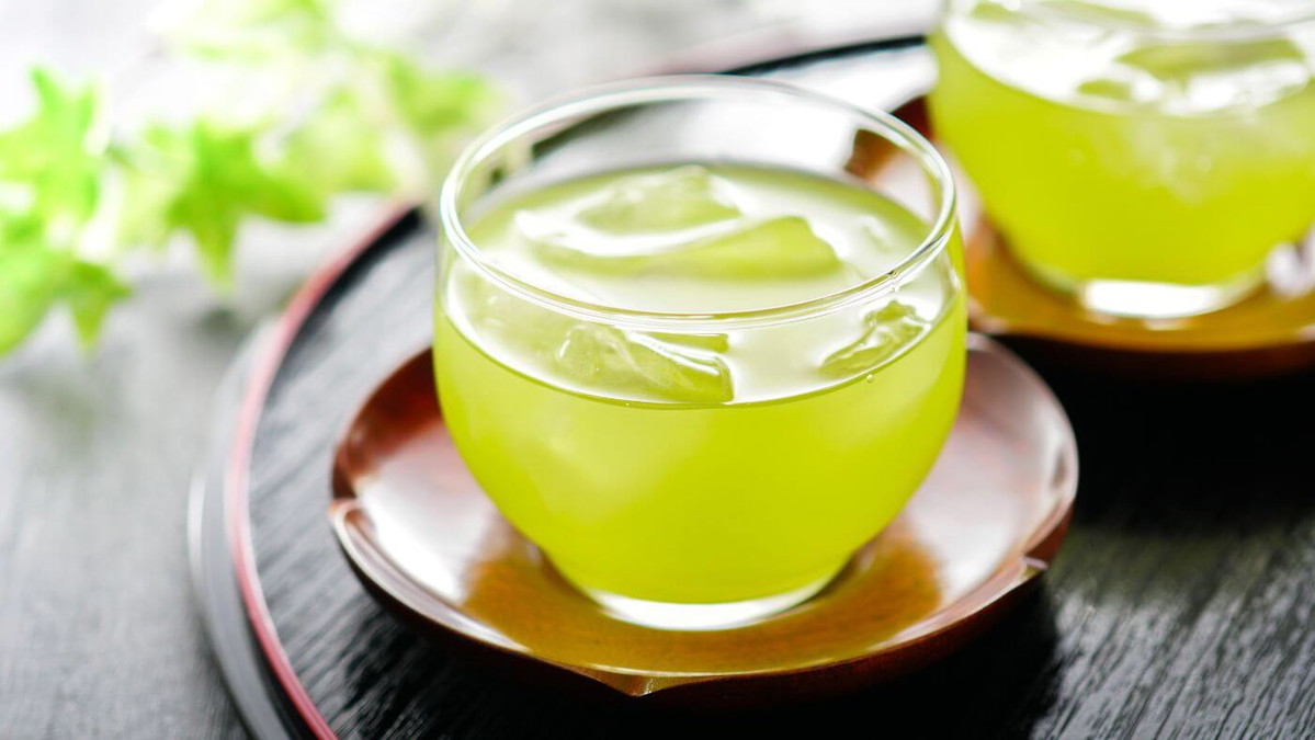Come preparare il tè verde freddo come un maestro del tè giapponese
