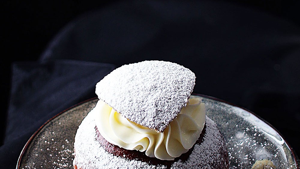 Image of Semlor, bollos suecos rellenos de crema y nata