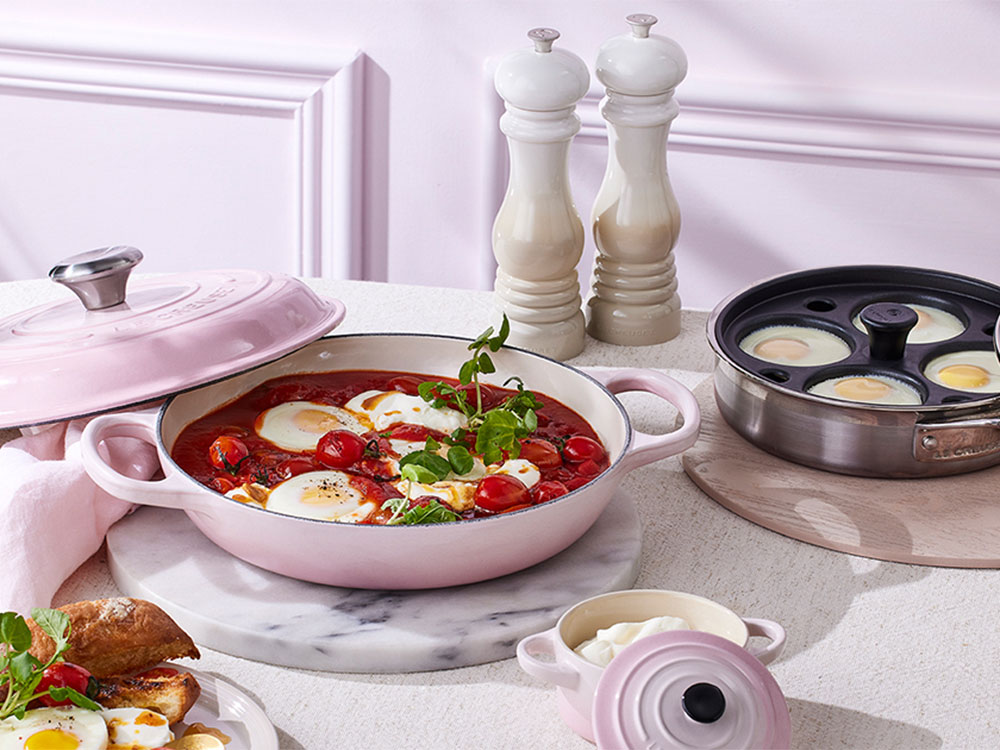Uova alla turca con salsa di pomodoro e paprika