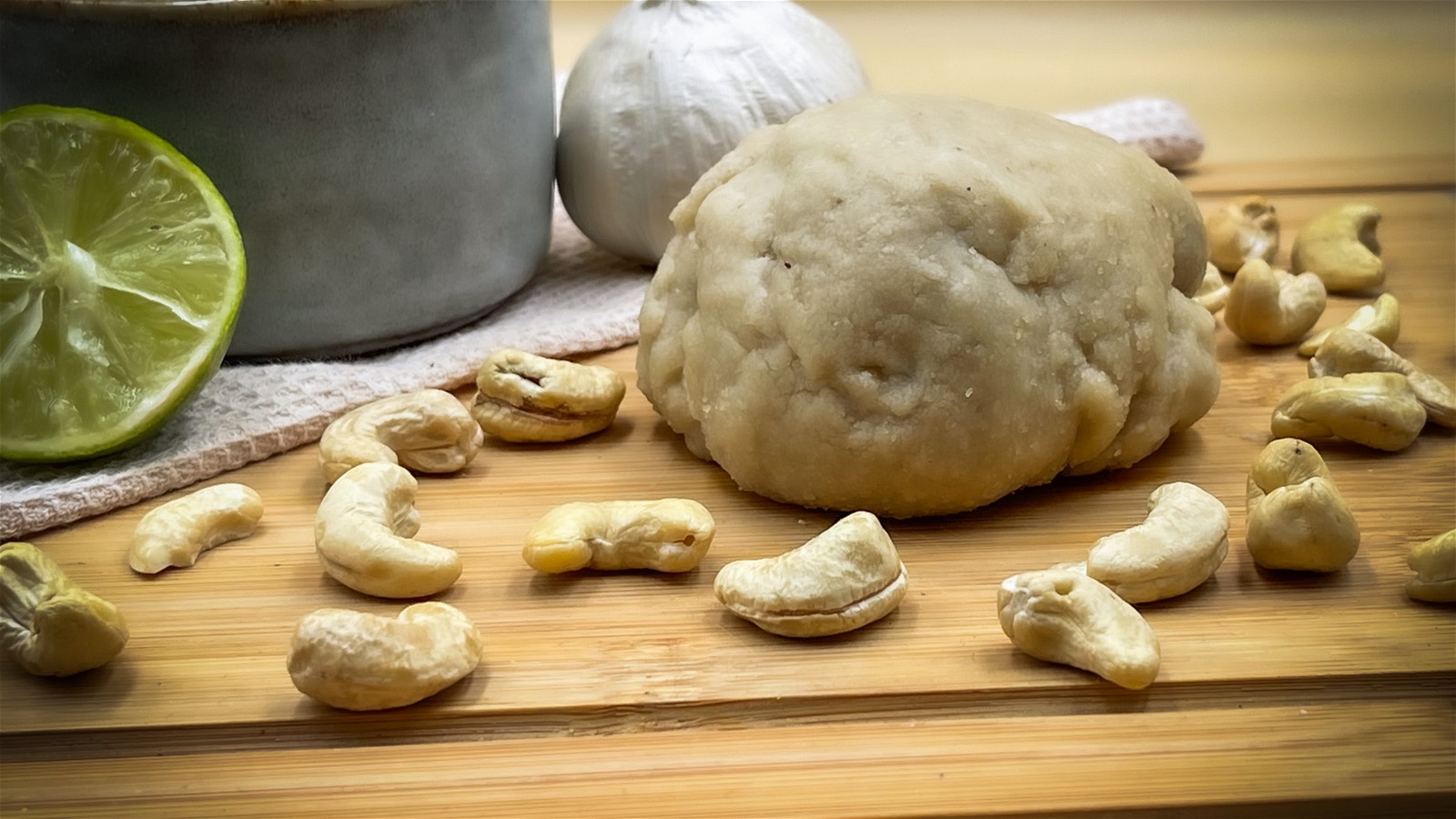 Image of Selbstgemachter Veganer Mozzarella: Einfaches Rezept für Pizzen & Mehr