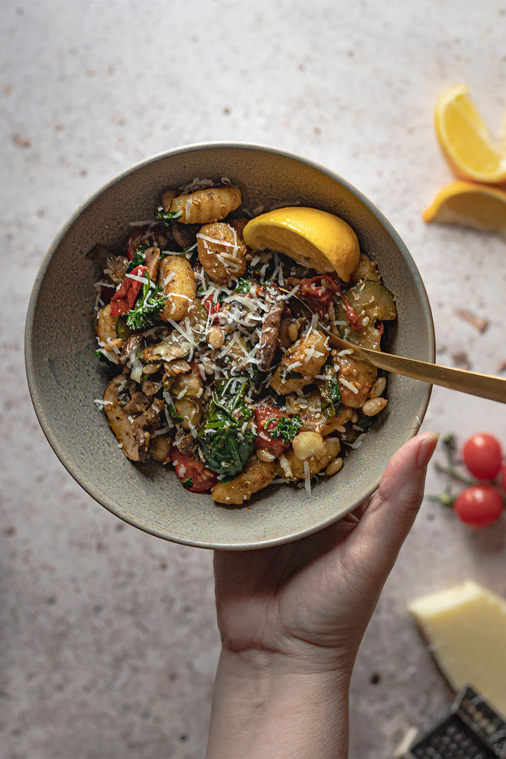 Gnocchi saltati con funghi e spinaci