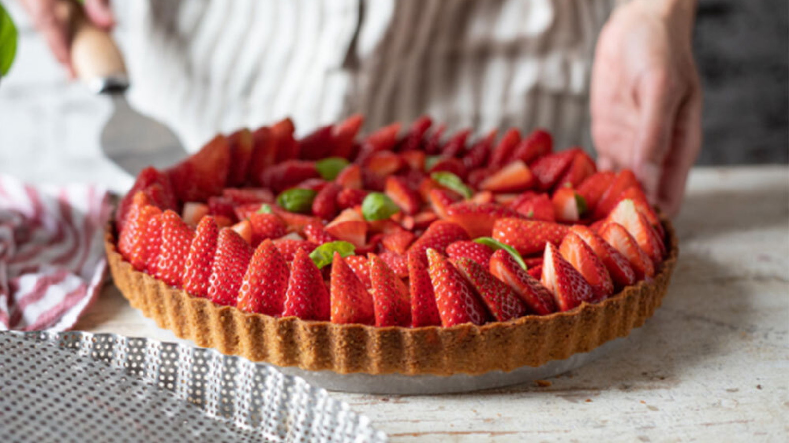 Image of Tarta de fresas y albahaca