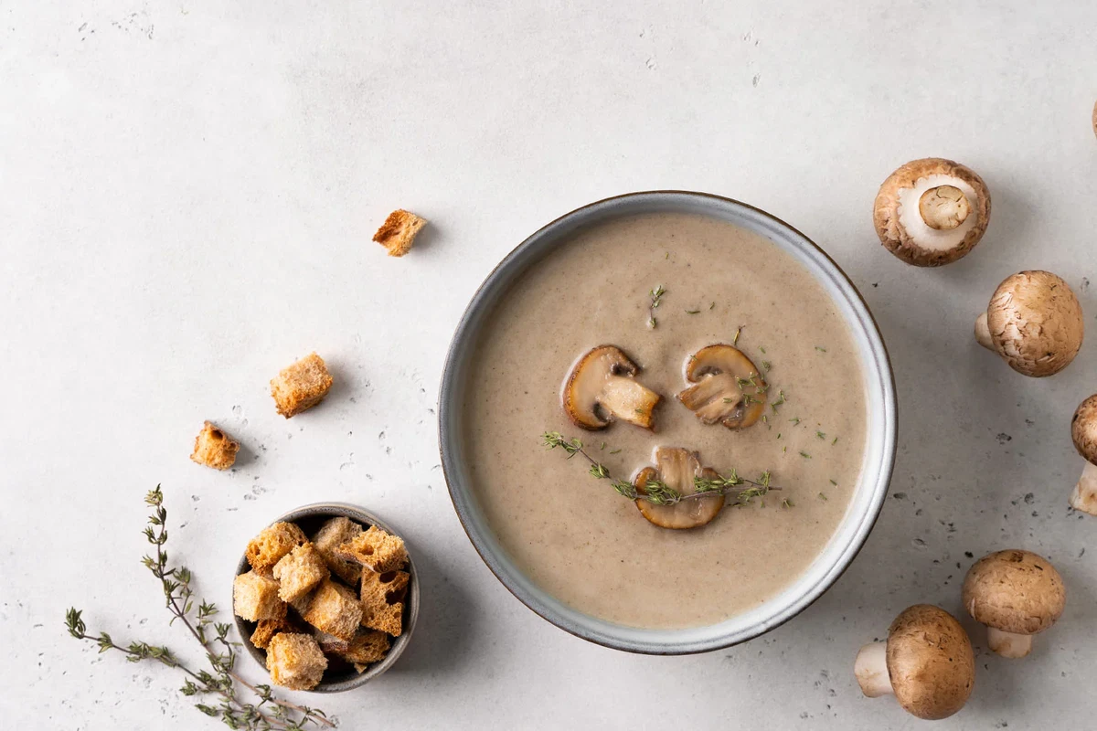 Crema de setas clásica en cocotte