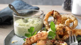 Image of Delicias marinas: Pulpo en tempura con alioli de wasabi y cilantro