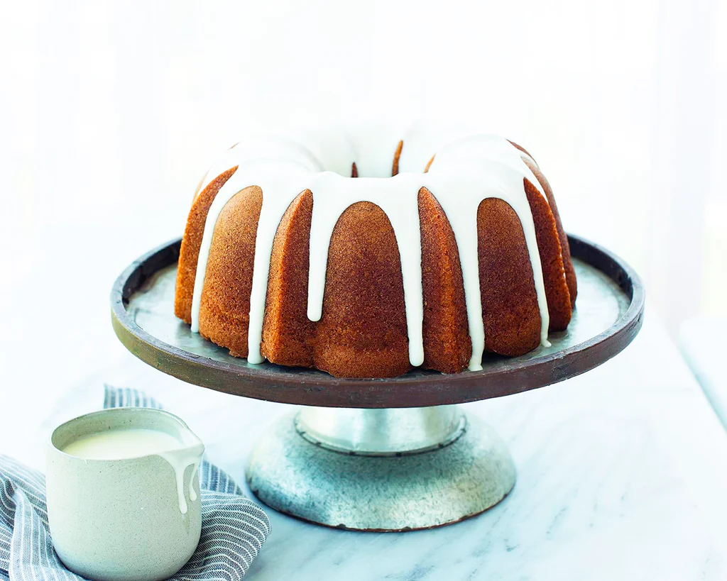 Bundt Cake de leche condensada y vainilla con glaseado de queso crema