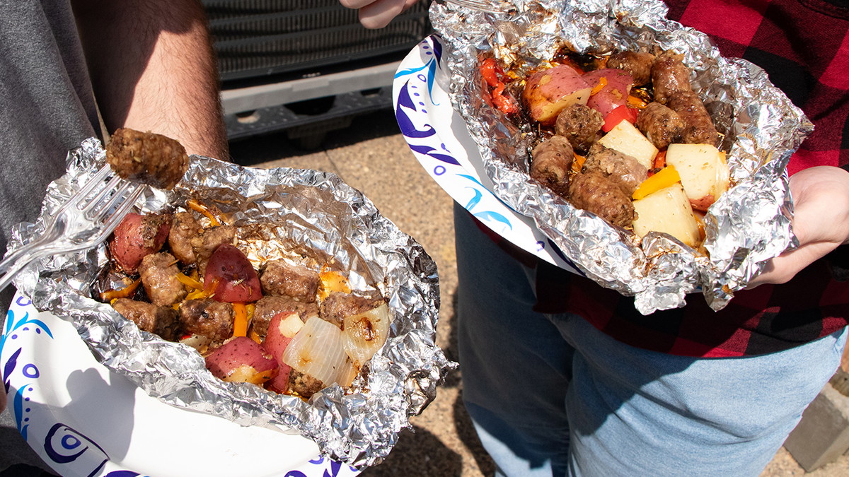 Quick and Easy Grilled Sausage and Pepper Packs