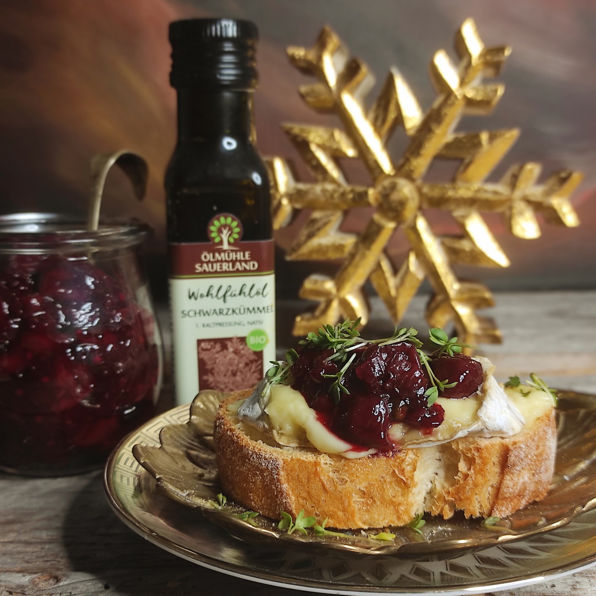 Überbackenes Baguette mit Kirsch-Chutney