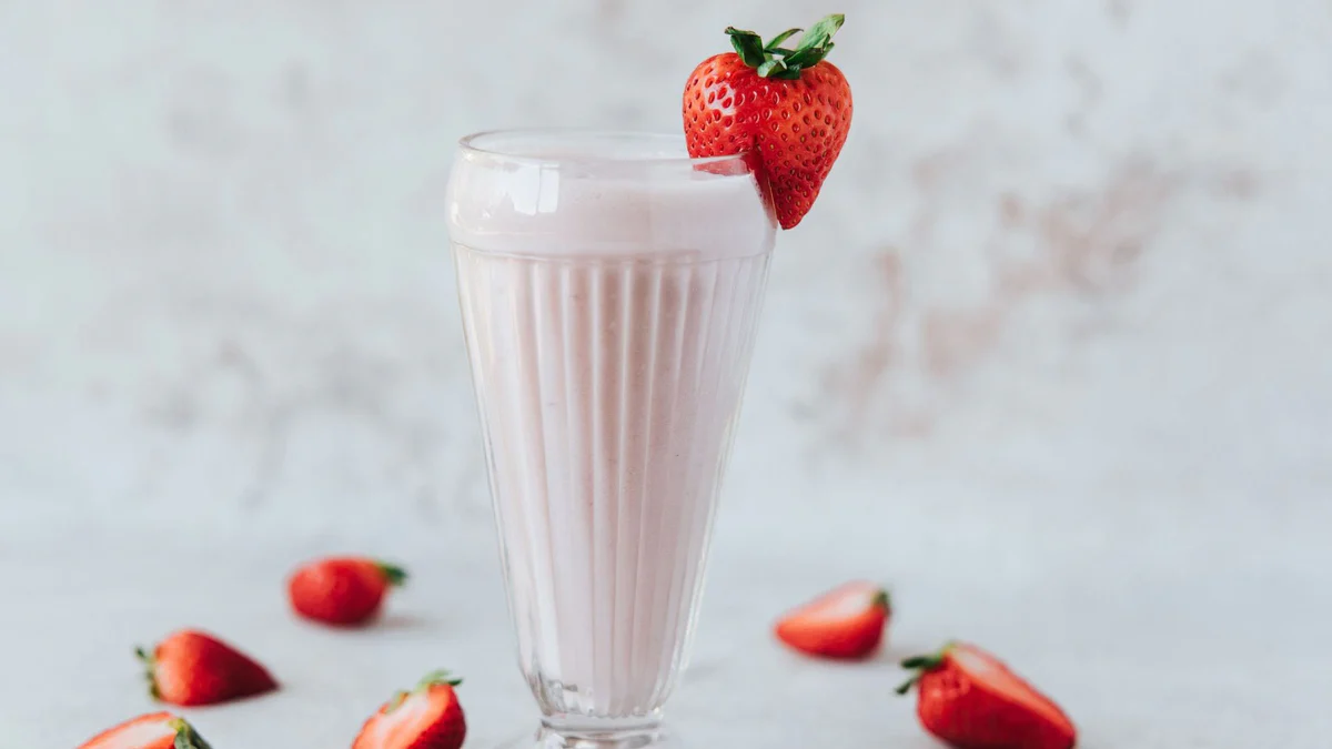 Strawberry Collagen Milkshake