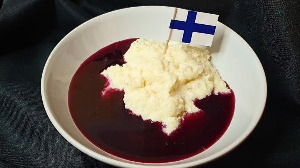 Image of Finnish Semolina Porridge and Blueberry Soup (Mannapuuro ja mustikkakeitto) recipe