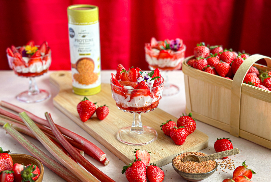 Compte fraises, rhubarbe et caméline