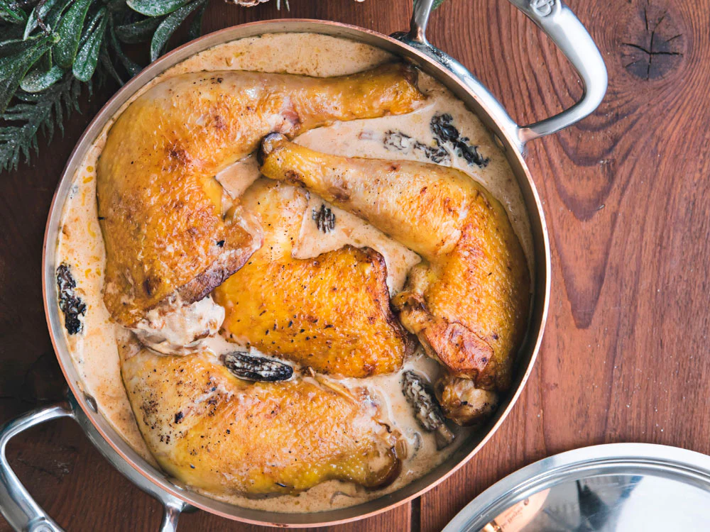 Pollo al vino con morillas