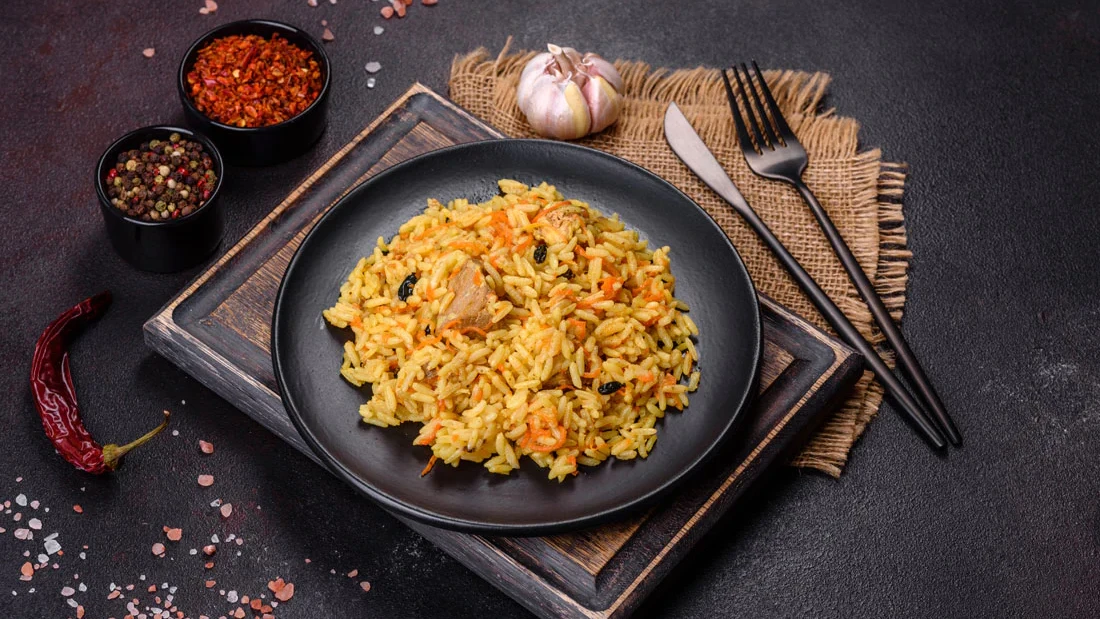 Image of Arroz con pollo y verduras en olla rápida