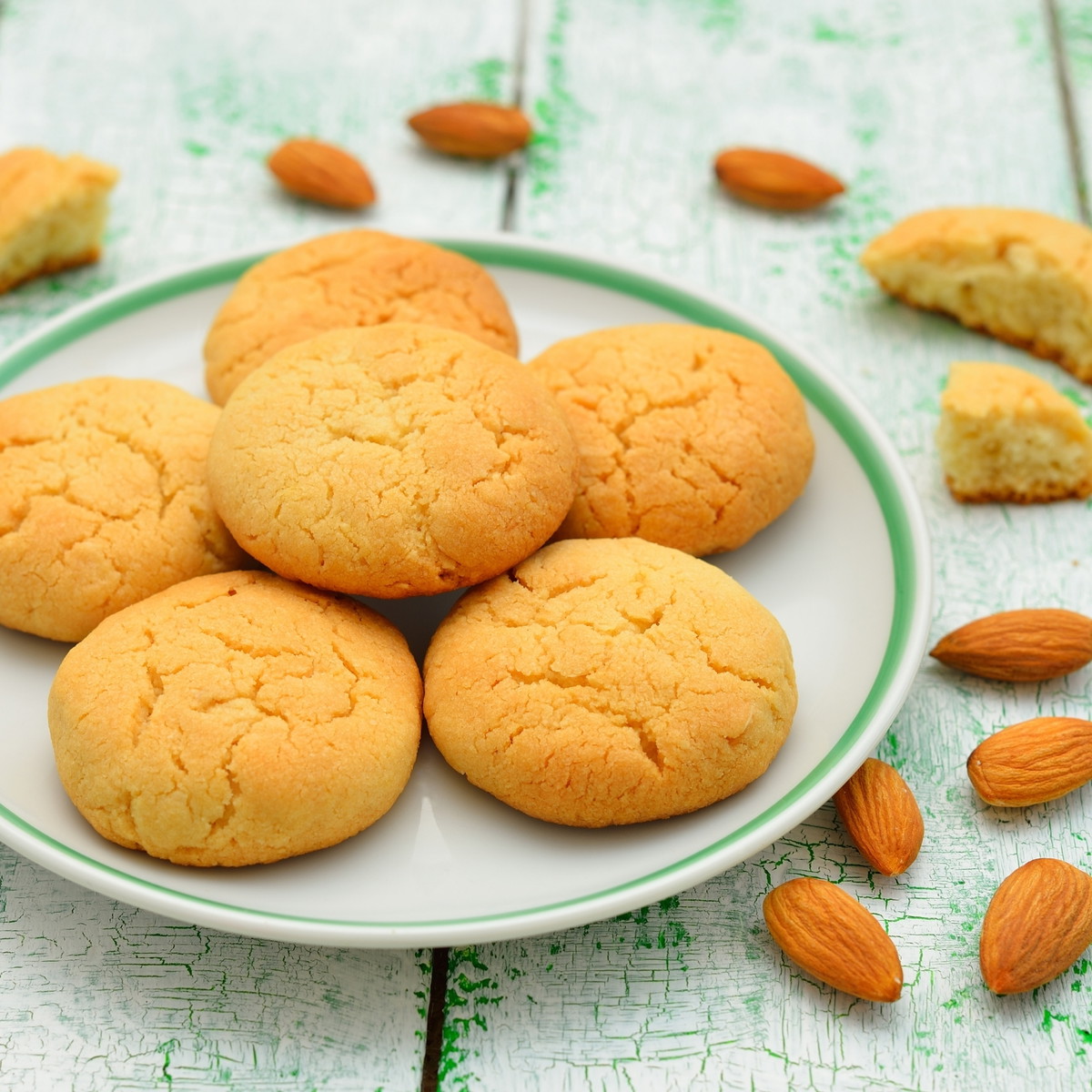 Simple Almond Cookies