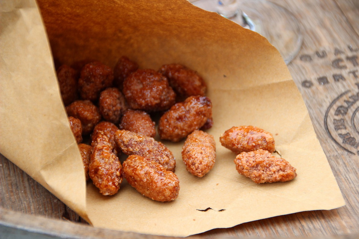 Gebrannte Mandeln Rezept – karamellisiert wie auf dem Weihnachtsmarkt