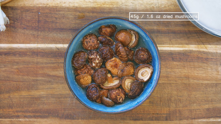 Image of Soak the glutinous rice and dried shiitake mushrooms in separate bowls with hot water (50°C  / 122°F) for 1 hour.