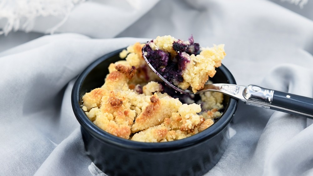 Image of CRUMBLE PIE mit BLAUBEEREN und KEKS BACKMISCHUNG No16 BUTTERKEKS