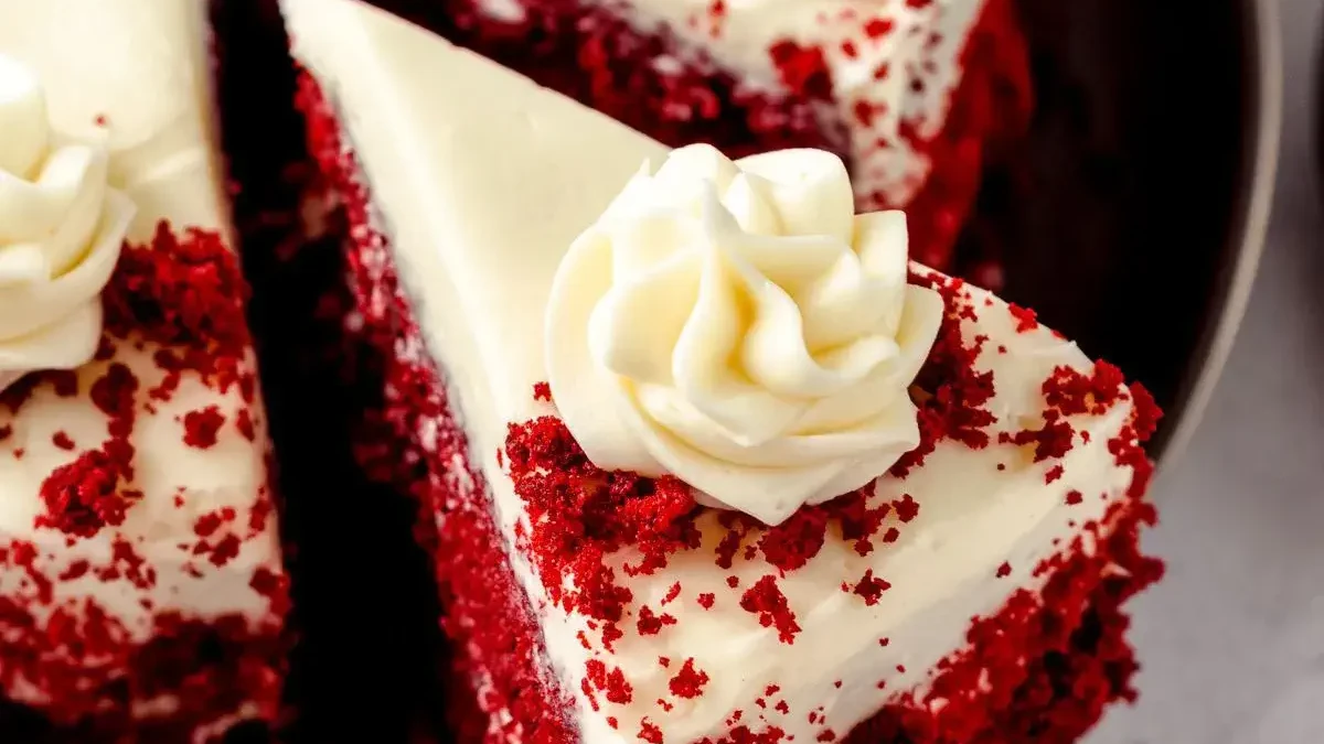 Image of Cheesecake and Red Velvet Cake