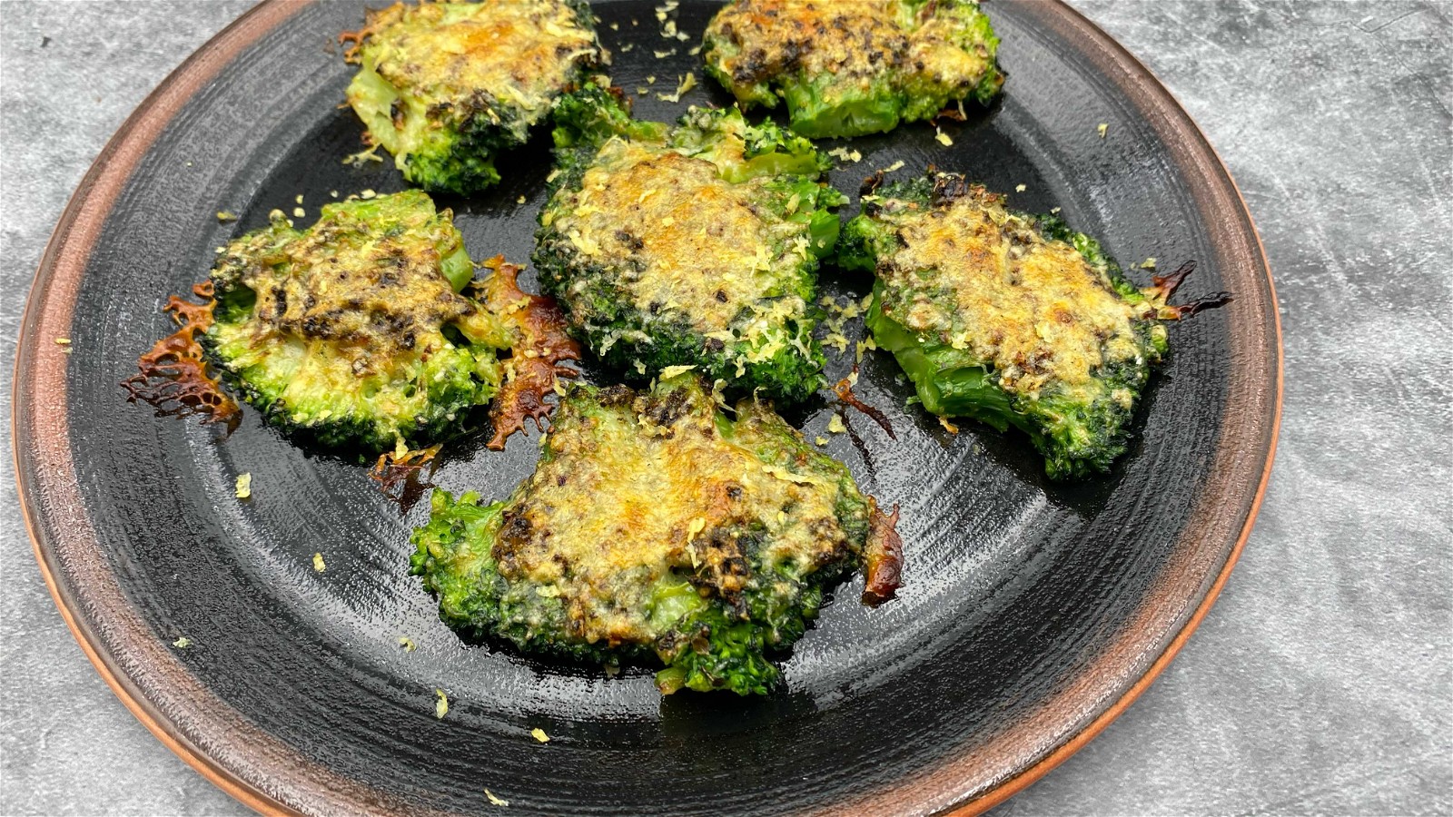 Knuspriger Brokkoli aus dem Ofen