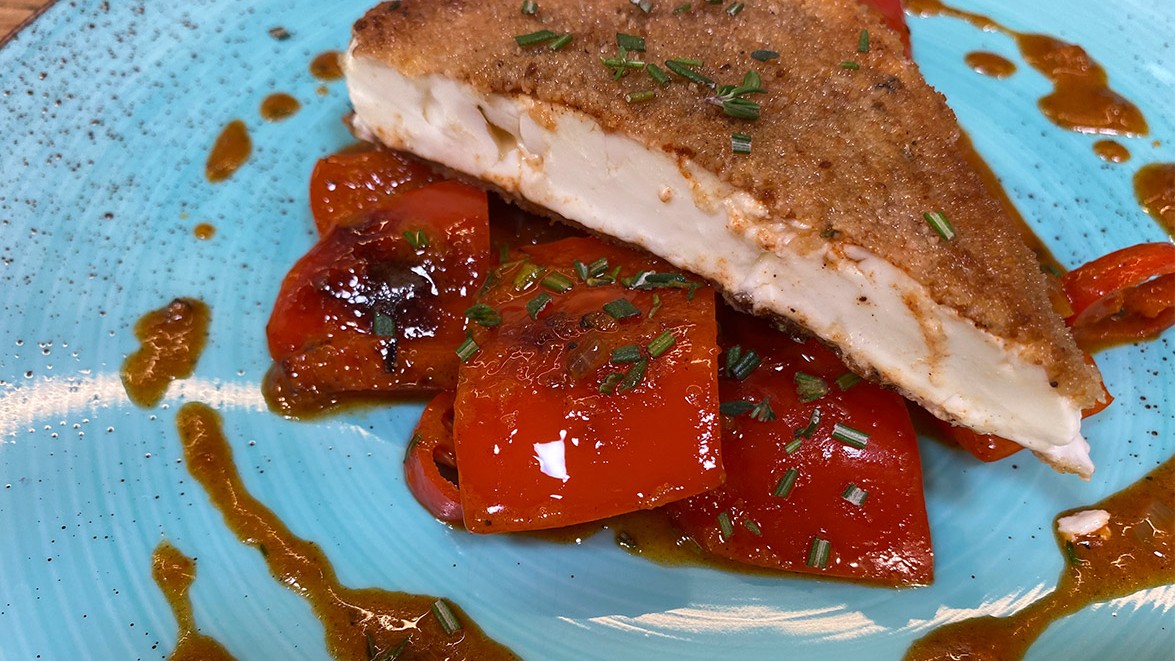 Fetaschnitzel mit geschmorter Paprika