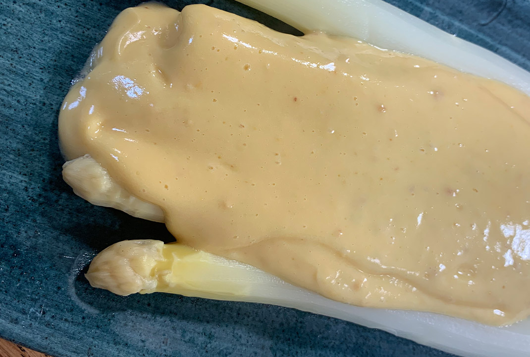 Spargel mit Sauce Hollandaise
