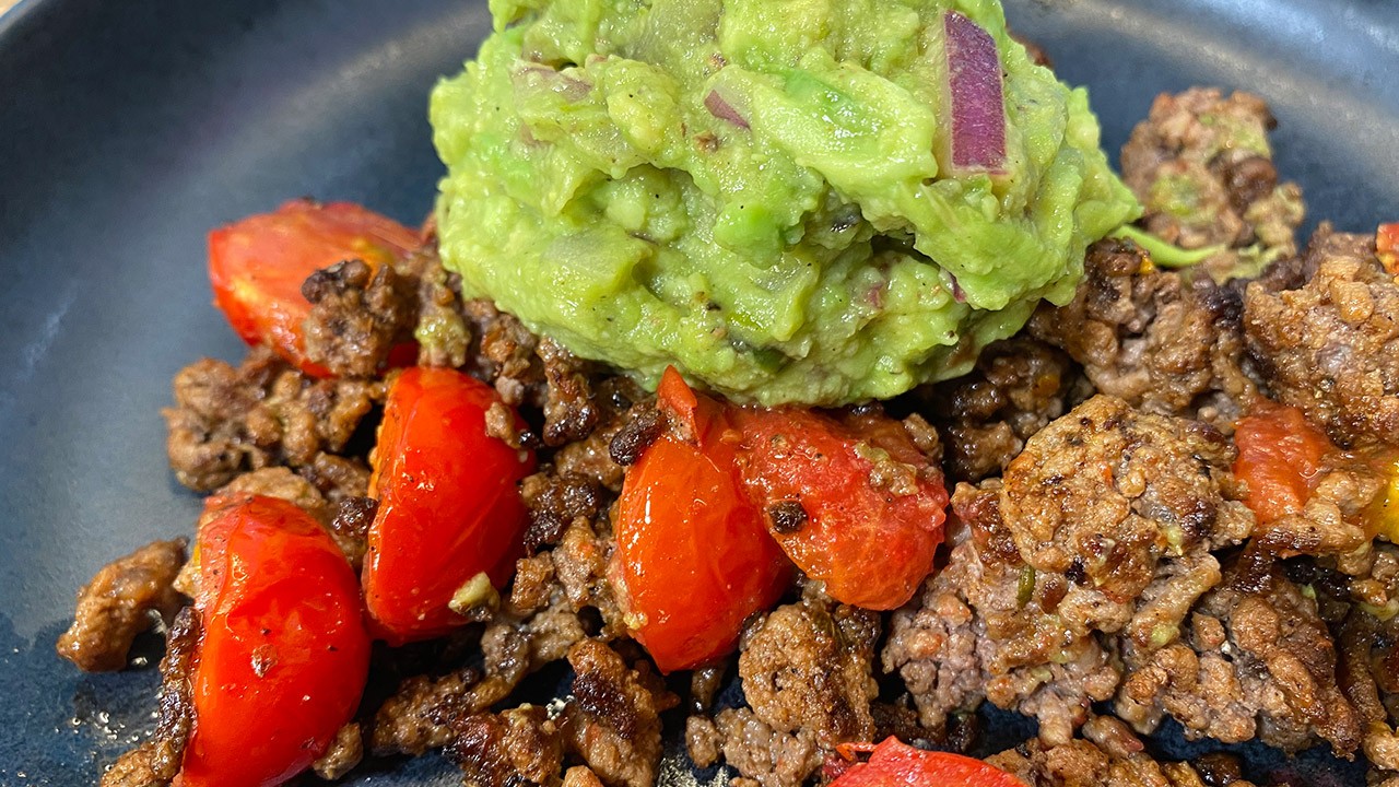 Hackpfanne mit gebratener Guacamole