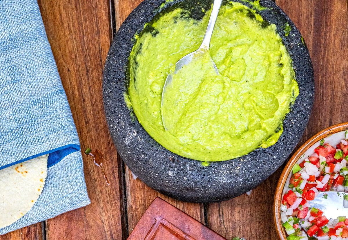 Tomatillo Aguacate Salsa Verde