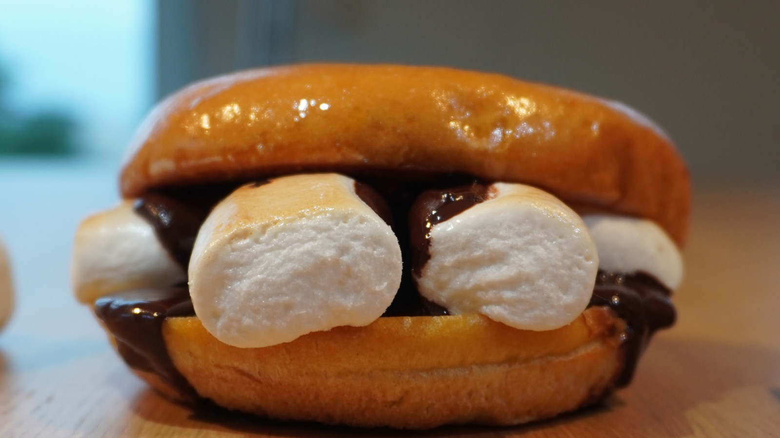 Image of S’mores Burger: ricetta con marshmallow e cioccolato