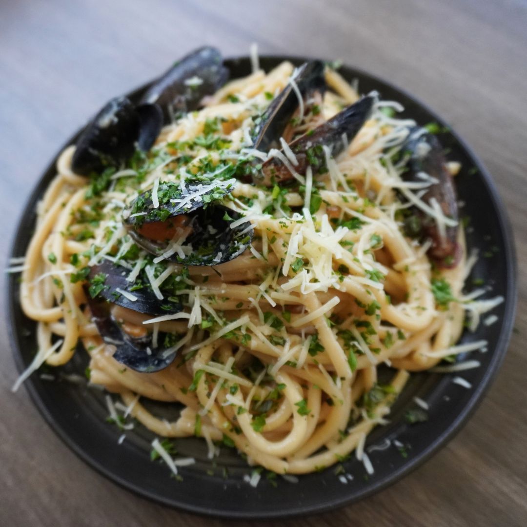 Simply Delicious Mussels with Bucatini