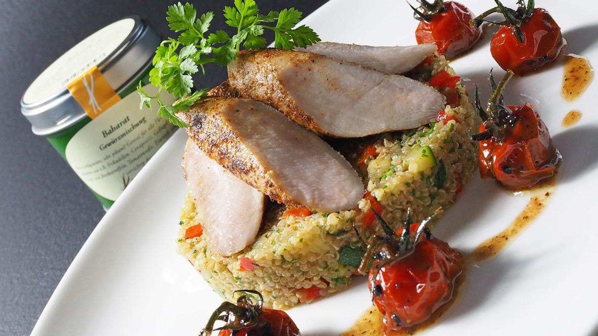 Image of Kaninchenrücken mit Baharat gebraten, Gemüse-Quinoa & confierten Kirschtomaten