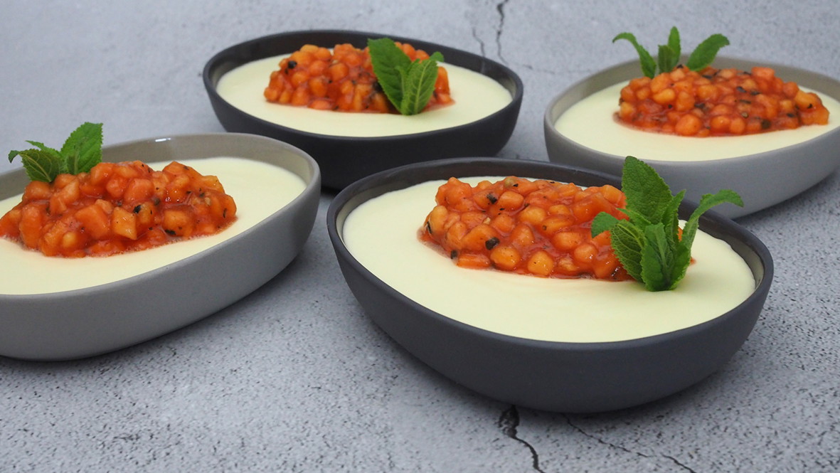 Image of Mousse von weißer Schokolade mit Papaya und Verbena-Pfeffer