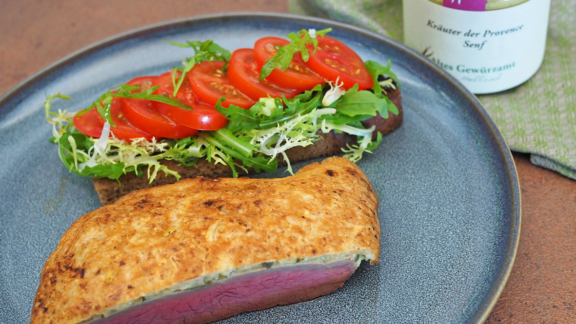 Image of Rumpsteak Strindberg mit Kräuter der Provence Senf und Tomaten-Rucola-Stulle