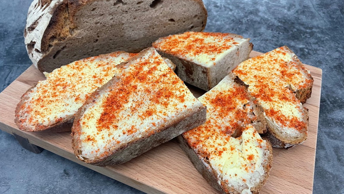 Image of Butterbrot mit rauchigem Chilisalz