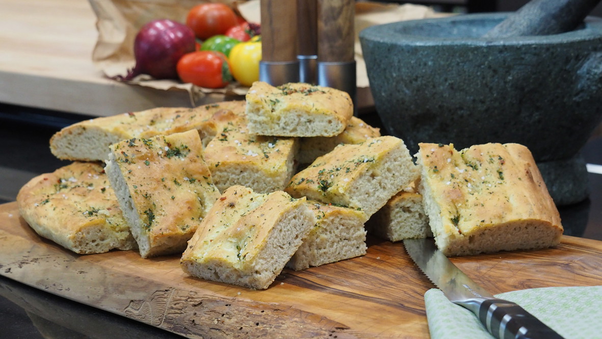 Image of Focaccia mit Mallorquinischem Kräutergarten & Sonnensalz Flocken