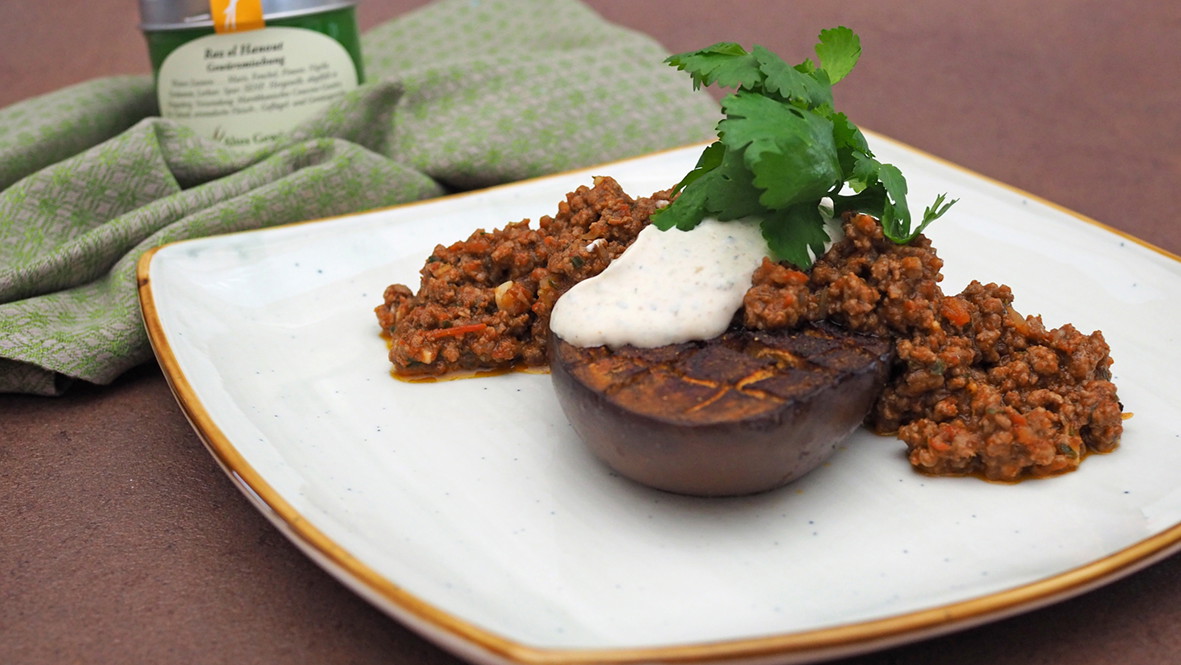 Image of Aubergine mit scharfem Lammhack und Minzjoghurt